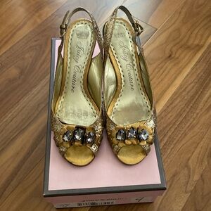 JUICY COUTURE Size 7.5 Gold Metallic & Crystal Slingback Heels Pumps Shoes